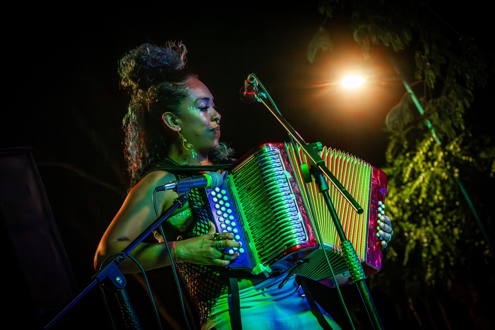 La Negra MeXa de México inicia su residencia “AfroCumbiando la Vida” en Colombia